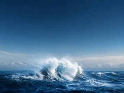 白浪翻涌的静谧海面平板壁纸