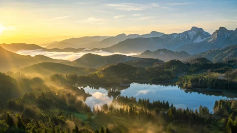 晨雾山湖风景写真桌面壁纸
