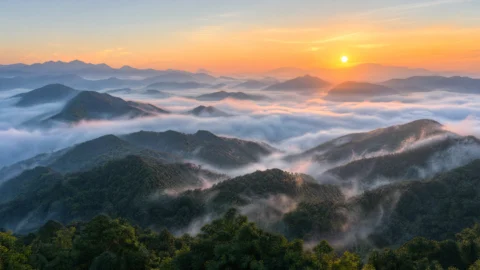 白云山晨雾桌面壁纸