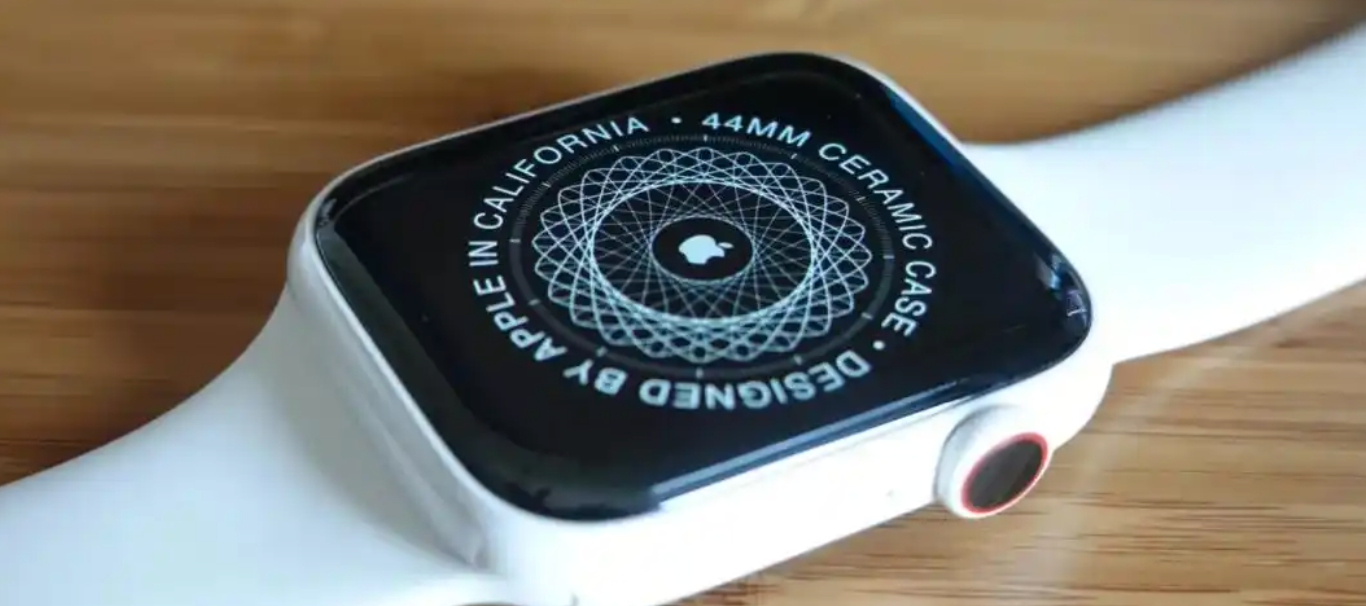 Apple Watch Series 12曝光:三年首换芯、陶瓷回归,9月与iPhone 18 Pro同台发布